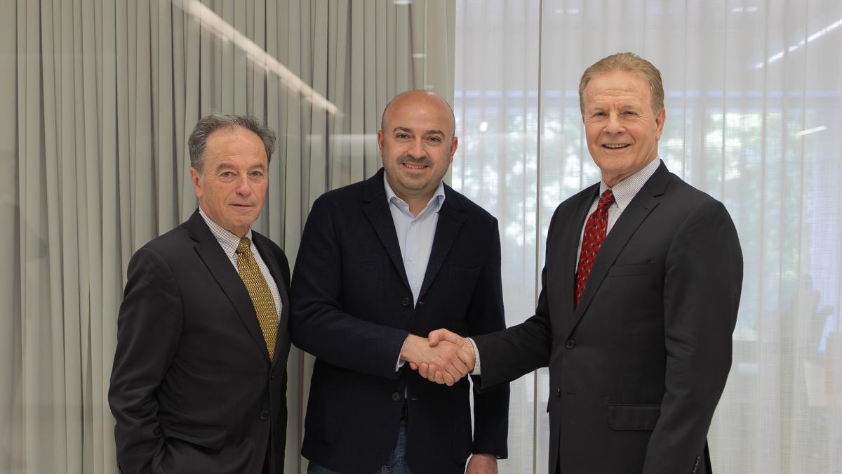 Picture of ambassador Simonyi and Prof. Deason 